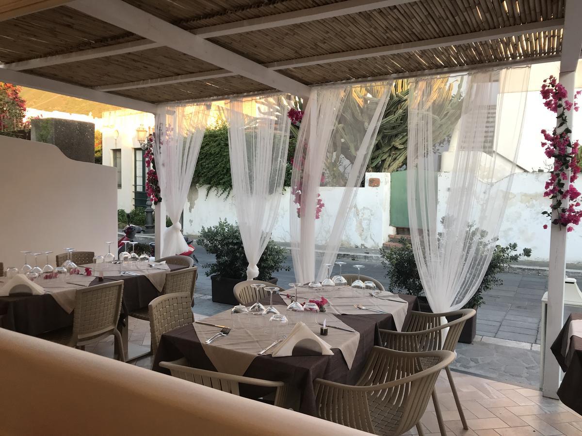 'A Alera Room & Breakfast Malfa  Exterior foto